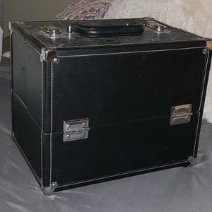 Travel makeup case